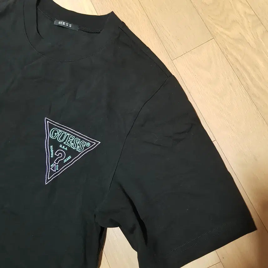 [BUNJANG] Guess Embroidered Logo Cotton-Poly Blend Short-Sleeve T-Shirt Black / 95 100 /게스 / 자수로고 / 면폴리 반팔블랙티셔츠/617-56