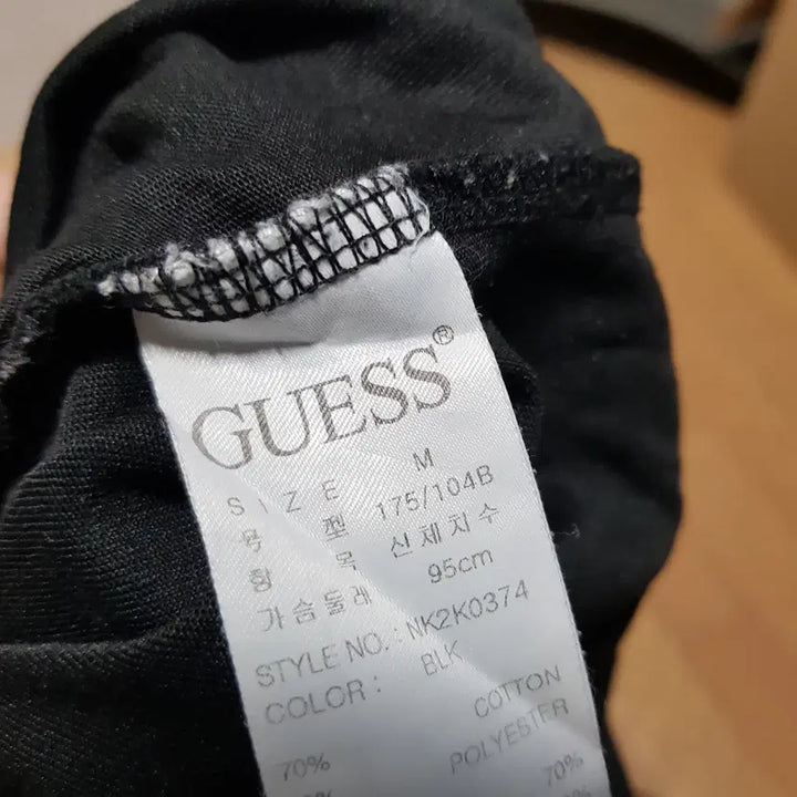 [BUNJANG] Guess Embroidered Logo Cotton-Poly Blend Short-Sleeve T-Shirt Black / 95 100 /게스 / 자수로고 / 면폴리 반팔블랙티셔츠/617-56