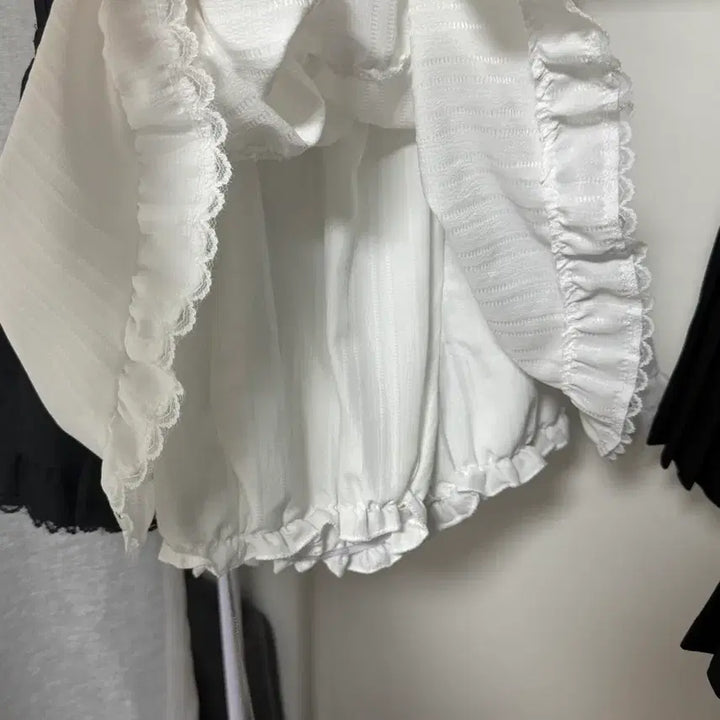 [BUNJANG] Frill Lace Mini Skirt - 2 Colors / [새상품/2color]프릴 레이스 미니스커트