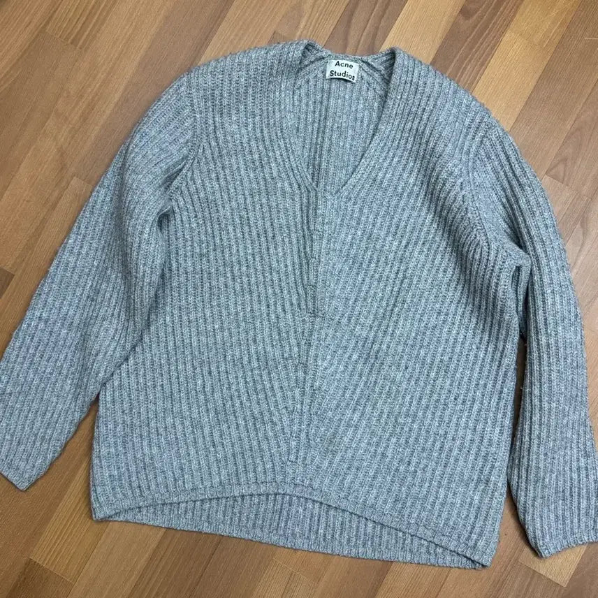 [BUNJANG] Acne Studios Grey V-Neck Knit Sweater / 아크네 스튜디오 그레이 브이넥 니트/ 스웨터