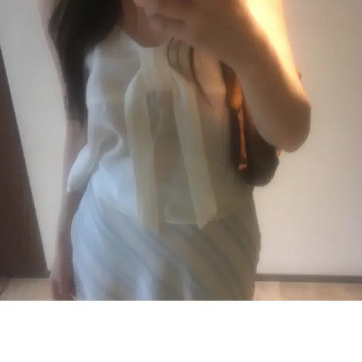 [BUNJANG] Our Cabinet Resort Satin Sleeveless Top / 아워캐비넷 resort satin sleeveless 슬리브리스