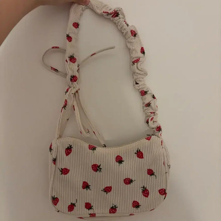 [BUNJANG] Corduroy Strawberry Shoulder Bag / 코듀로이 딸기 가방