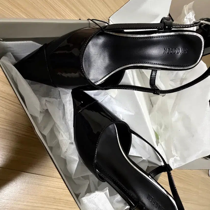 [BUNJANG] Shoopen Patent Stiletto Slingback Kitten Heels (Size 245) / 급처) 슈펜 유광 스텔레토 슬링백 키튼힐 새상품245