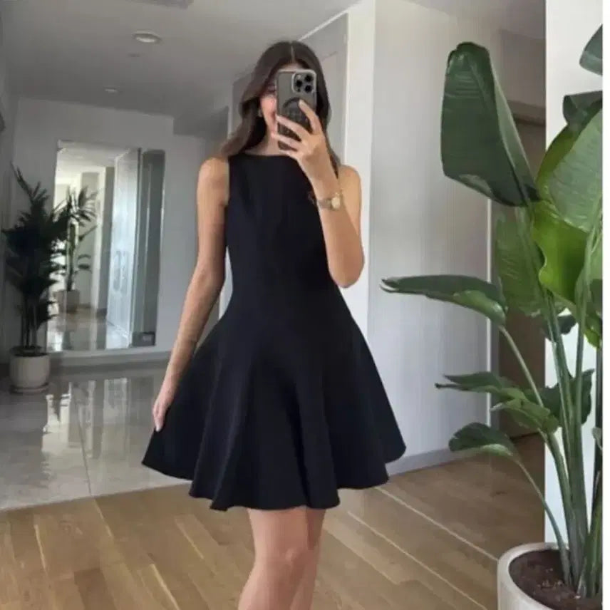 [BUNJANG] Zara Skater Dress Black Small / 자라 스케이터 원피스 스몰 블랙 신슬기 착용