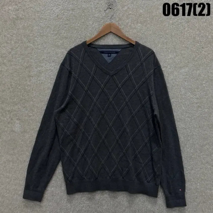 [BUNJANG] Tommy Hilfiger Argyle V-Neck Knit Sweater XL Charcoal Grey / 타미힐피거 아가일 브이넥 니트 xl