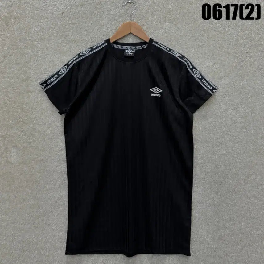 [BUNJANG] Umbro Black T-Shirt L / 엄브로 블랙 반팔 티셔츠 L