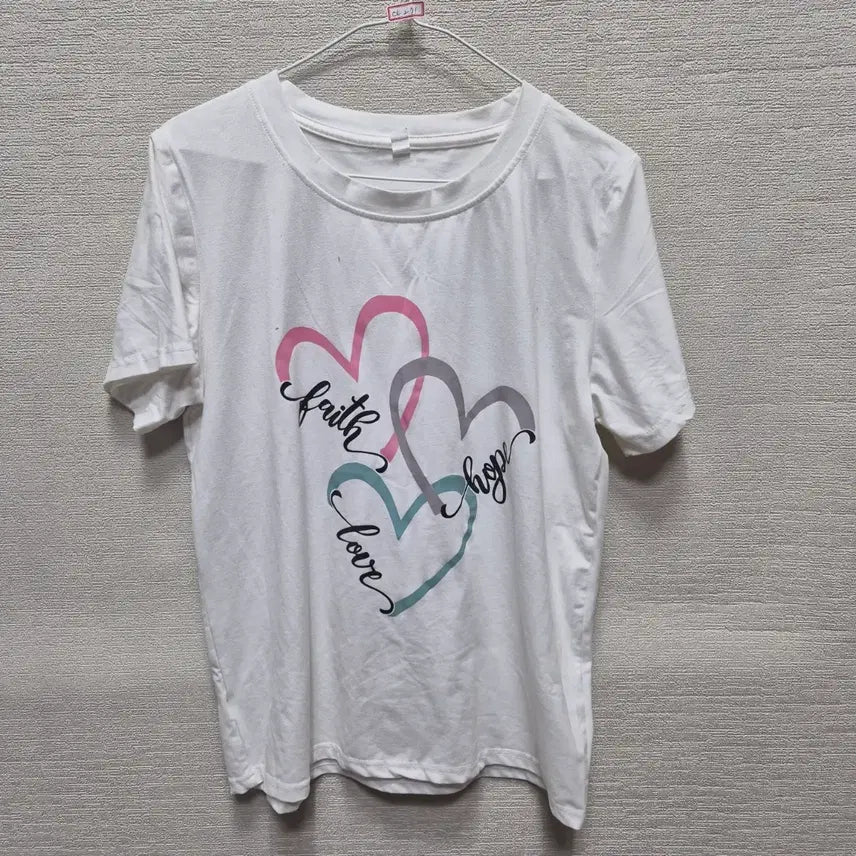 [BUNJANG] White Short Sleeve T-Shirt with Heart and Lettering Graphic / 아271 반팔 티셔츠