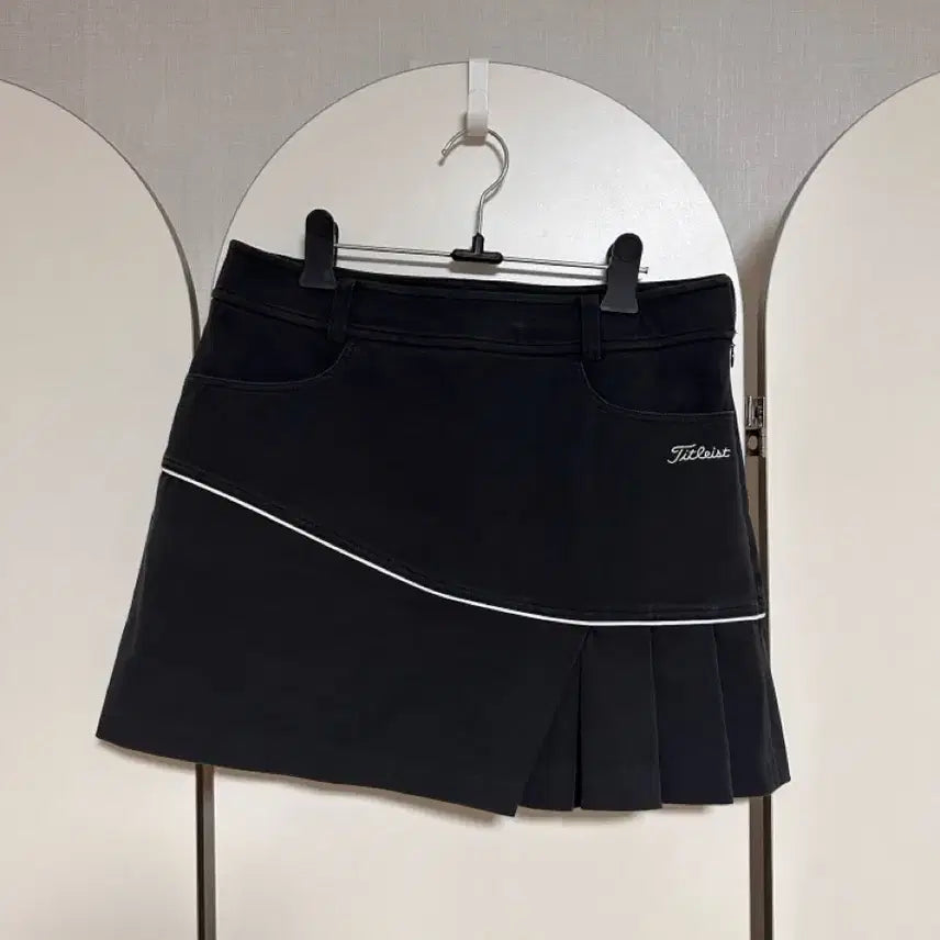 [BUNJANG] Titleist Golf Skirt Black Size 67(26) / 타이틀리스트 골프 스커트 블랙 67(26)
