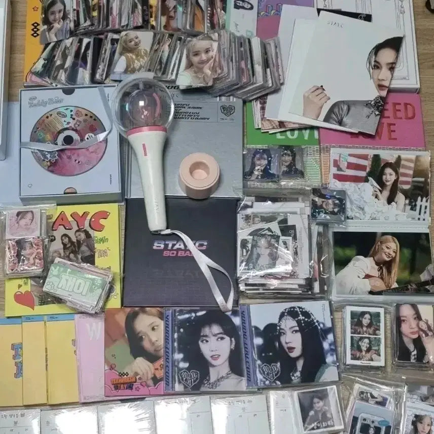 [BUNJANG] STAYC Photocards and Lightstick Bundle / 스테이씨 모든 굿즈 싸게 처분해요 포카 응원봉