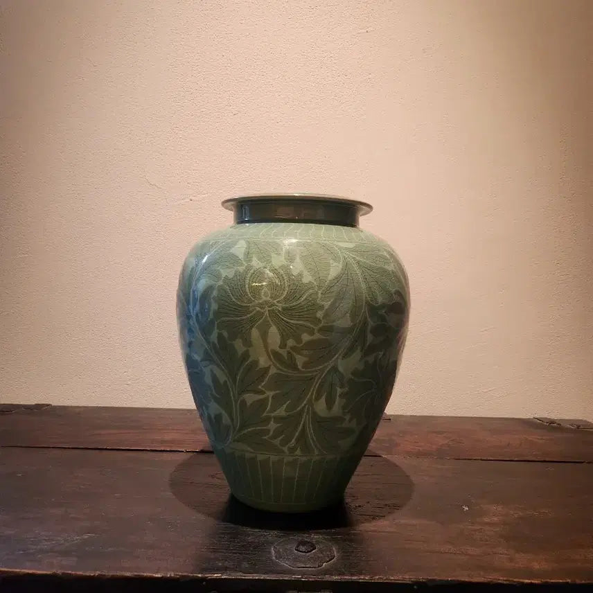 [BUNJANG] Yeocheon Lee Yeon-hyu Celadon Vase with Inlaid Floral Design / 여천 이연휴 청자상감화훼문호