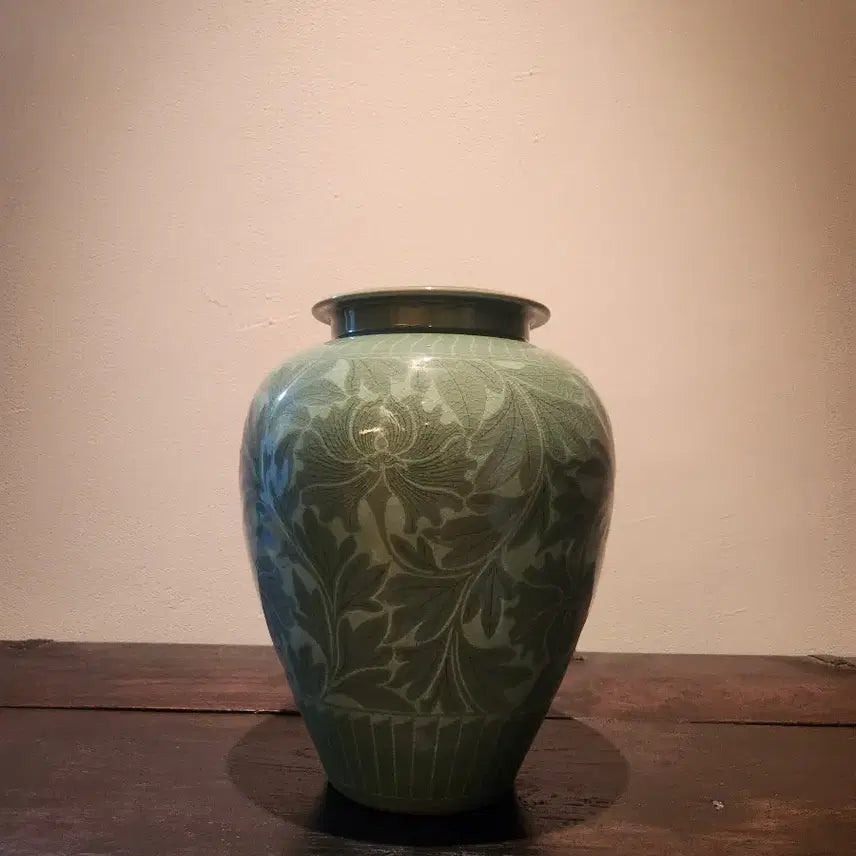 [BUNJANG] Yeocheon Lee Yeon-hyu Celadon Vase with Inlaid Floral Design / 여천 이연휴 청자상감화훼문호