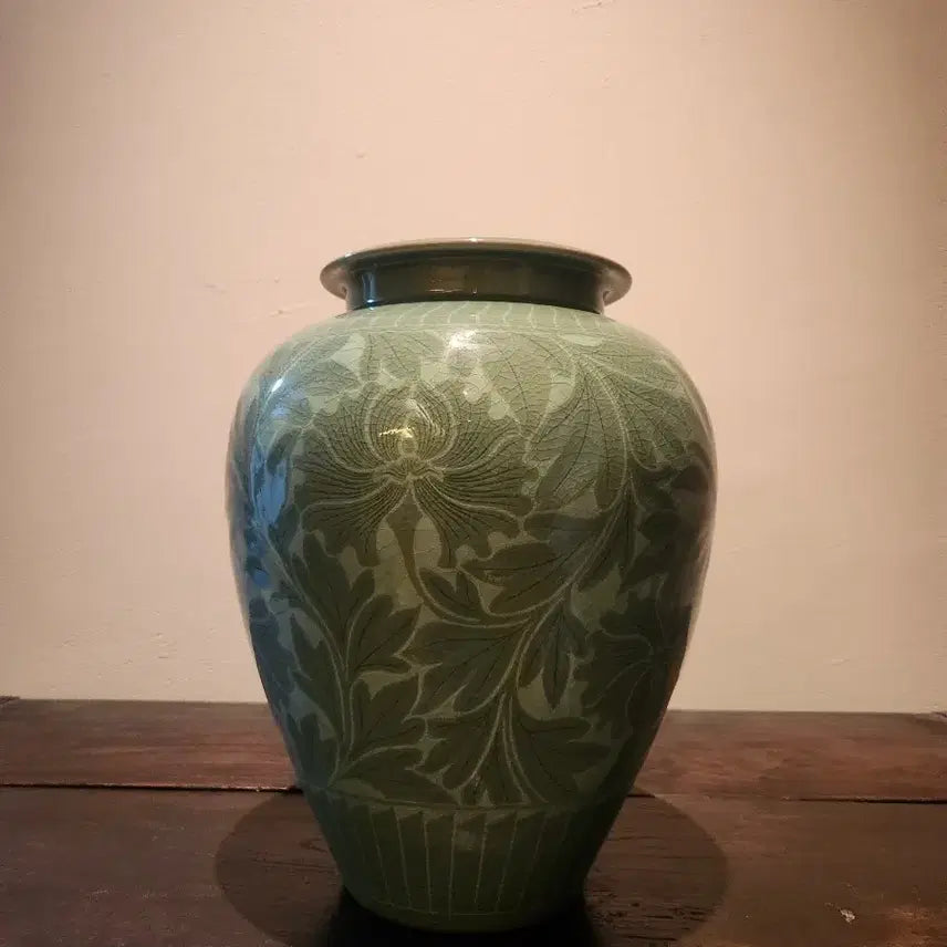 [BUNJANG] Yeocheon Lee Yeon-hyu Celadon Vase with Inlaid Floral Design / 여천 이연휴 청자상감화훼문호