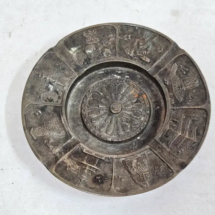 [BUNJANG] Japanese Colonial Era Bronze Mortar with Engraved National Treasure Cultural Heritage / 우리나라 국보로 지정된 문화유산이 조각된 일제강점기의 동재떨이