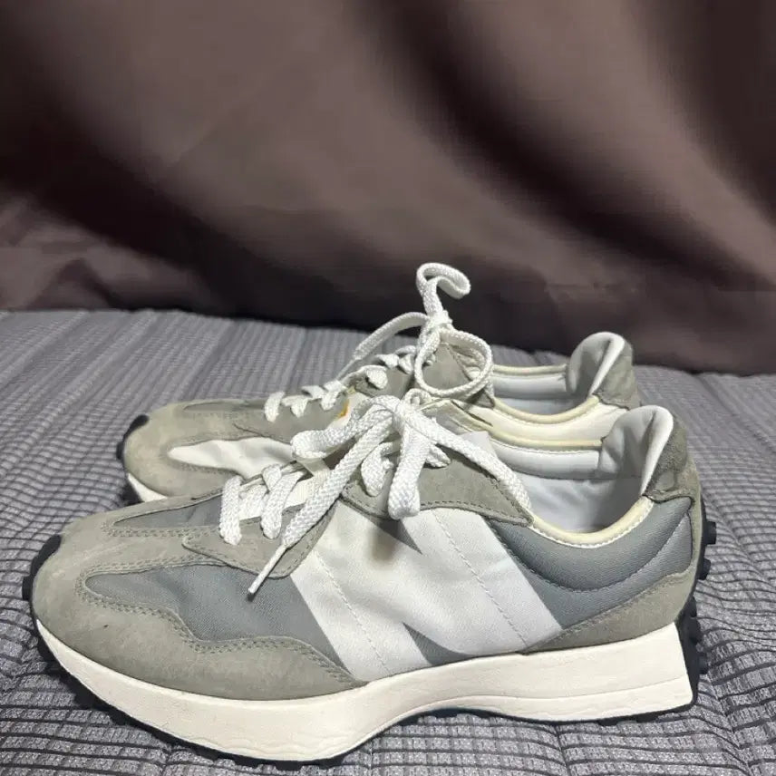 [BUNJANG] New Balance 327 Grey Suede Sneakers / 뉴발란스 327 회색 스웨이드 운동화 270