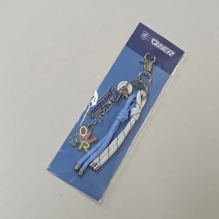 [BUNJANG] Fubon Guardians x QWER Collaboration Keyring / 푸방 가디언즈 x QWER 콜라보 키링
