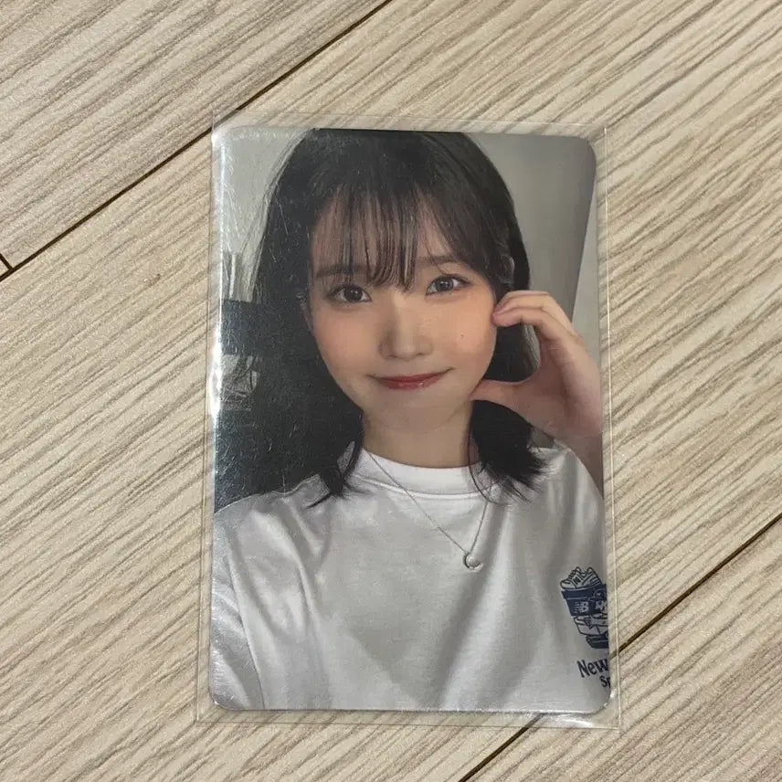 [BUNJANG] IU (IU) Instant Exhibition Lyric Book Photocard / 아이유 순간 전시회 MD 가사집 포카 판매