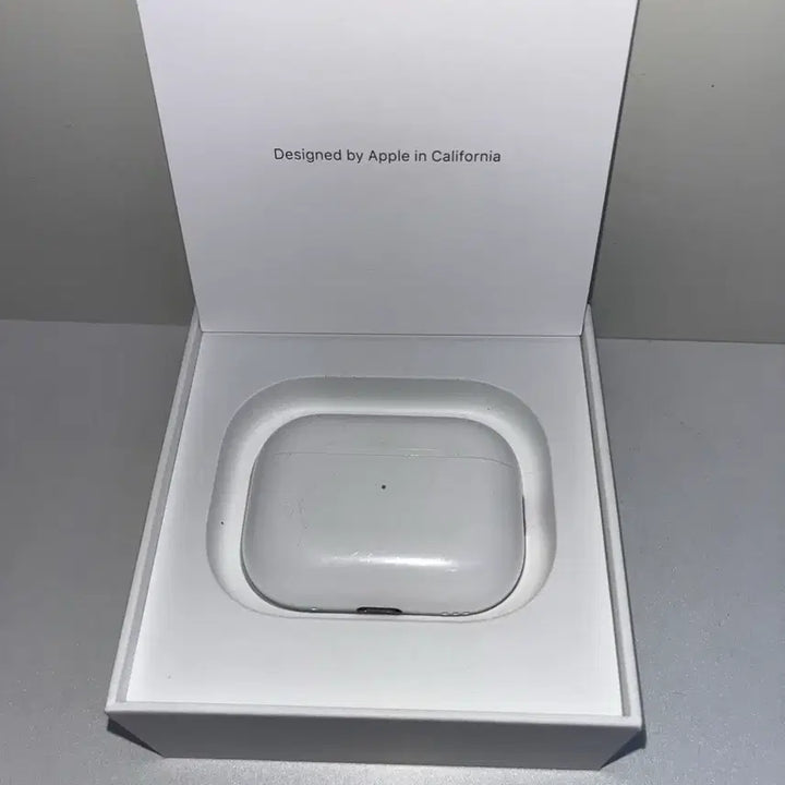 [BUNJANG] Apple AirPods Pro 2nd Gen Charging Case (USB-C) / 에어팟 프로2 본체 [정품/풀박스]