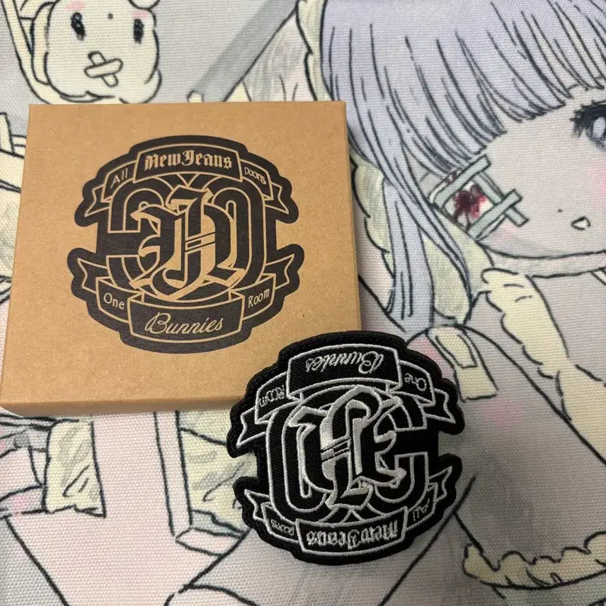 [BUNJANG] NewJeans Camp Wappen Badge / 뉴진스캠프 와펜 뱃지