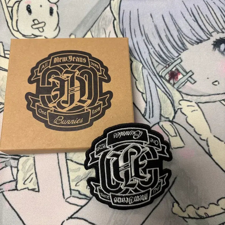 [BUNJANG] NewJeans Camp Wappen Badge / 뉴진스캠프 와펜 뱃지