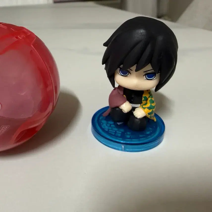[BUNJANG] Demon Slayer Giyu Tomioka Suwarasetai Mugen Castle Gacha Figure / 귀멸의 칼날 기유 스와라세타이 무한성 가챠 피규어