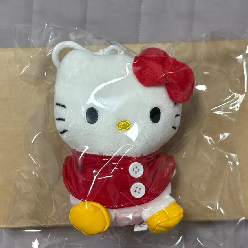 [BUNJANG] Hello Kitty Raincoat Plush Keyring New / 헬로키티 우비 인형키링 새상품
