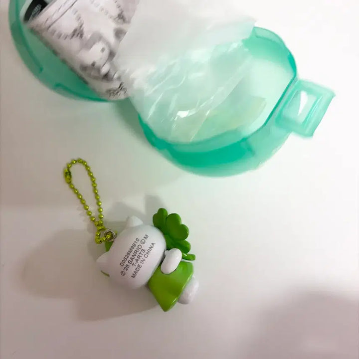 [SOLD OUT] 산리오 네잎클로버 가챠 헬로키티