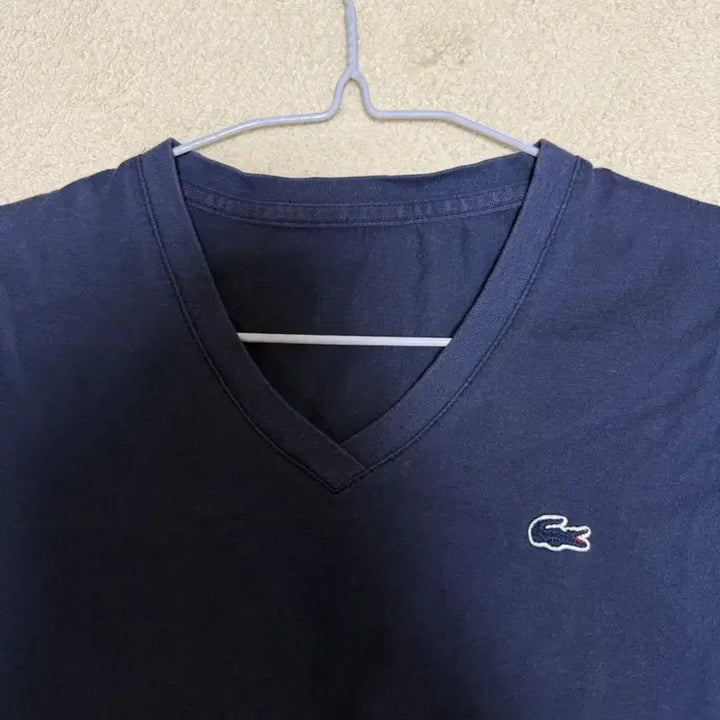 [BUNJANG] Lacoste V-Neck Short Sleeve T-Shirt Navy / 라코스테 브이넥 반팔티 네이비
