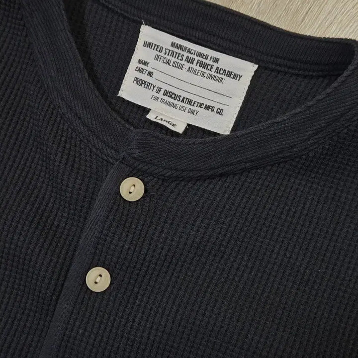[BUNJANG] Discus Athletic USAFA Waffle Henley Short Sleeve T-Shirt Charcoal L / 무신사 디스커스애슬레틱 USAFA 와플헨리넥반팔티셔츠 차콜L