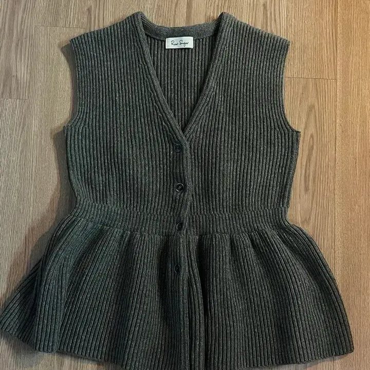 [BUNJANG] Low Sugar Dana Jung Peplum Knit Vest / 로우슈가 정다나님 페플럼 니트 베스트