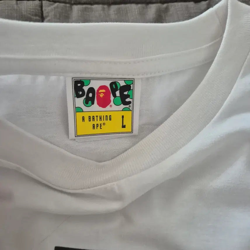 [BUNJANG] A Bathing Ape BAPE College T-Shirt White L / 베이프 컬리지 반팔티 화이트 L 새상품