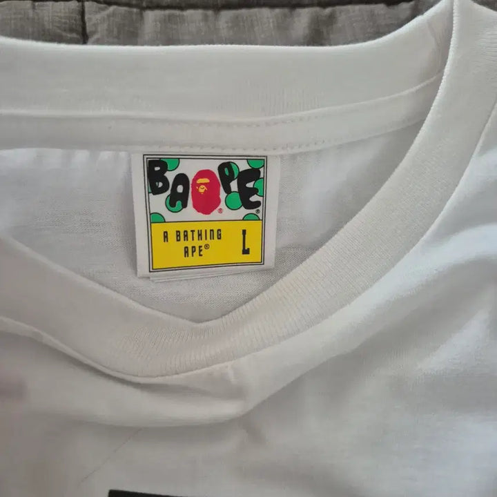 [BUNJANG] A Bathing Ape BAPE College T-Shirt White L / 베이프 컬리지 반팔티 화이트 L 새상품