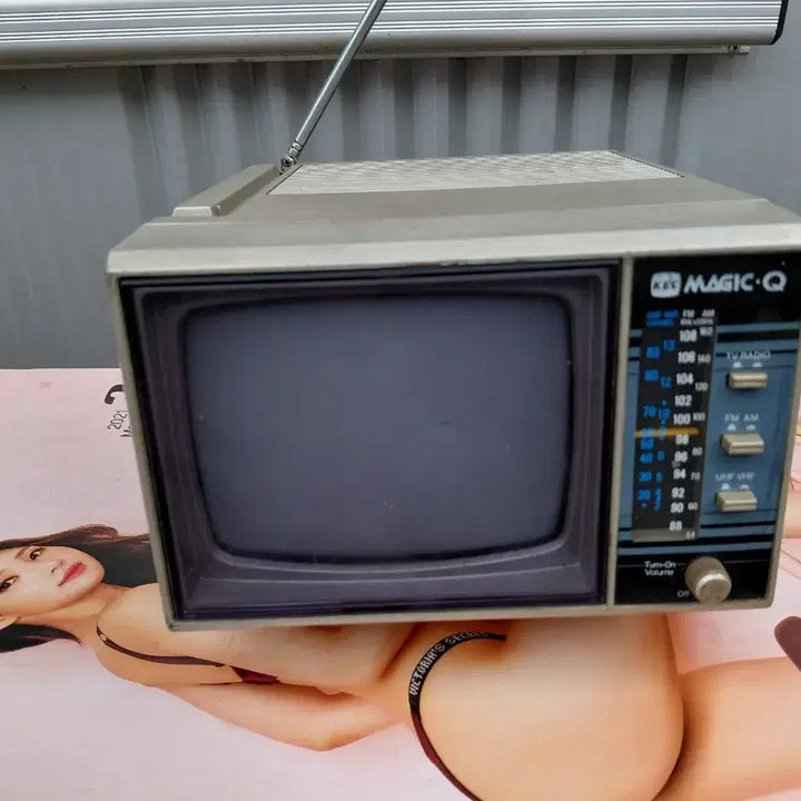 [BUNJANG] Korea Electronics 5-inch Monochrome CRT TV Radio / 한국전자/5인치 흑백fv