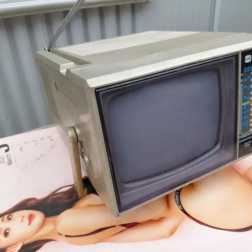 [BUNJANG] Korea Electronics 5-inch Monochrome CRT TV Radio / 한국전자/5인치 흑백fv