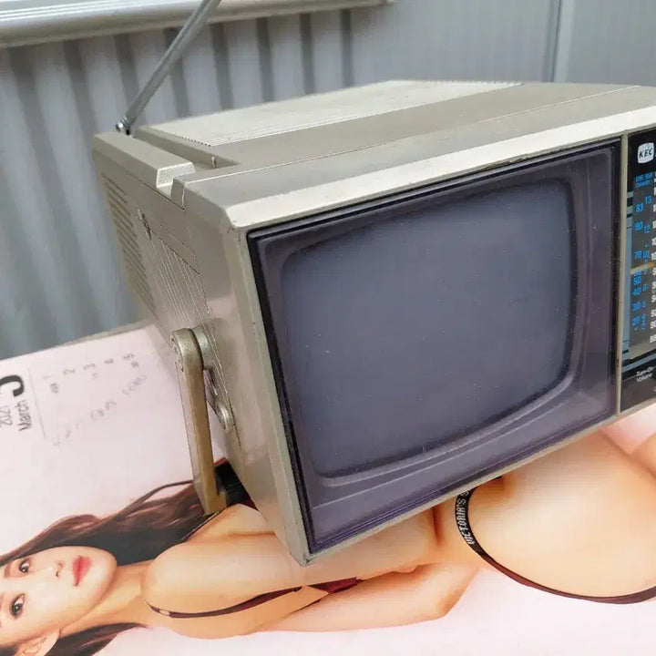 [BUNJANG] Korea Electronics 5-inch Monochrome CRT TV Radio / 한국전자/5인치 흑백fv
