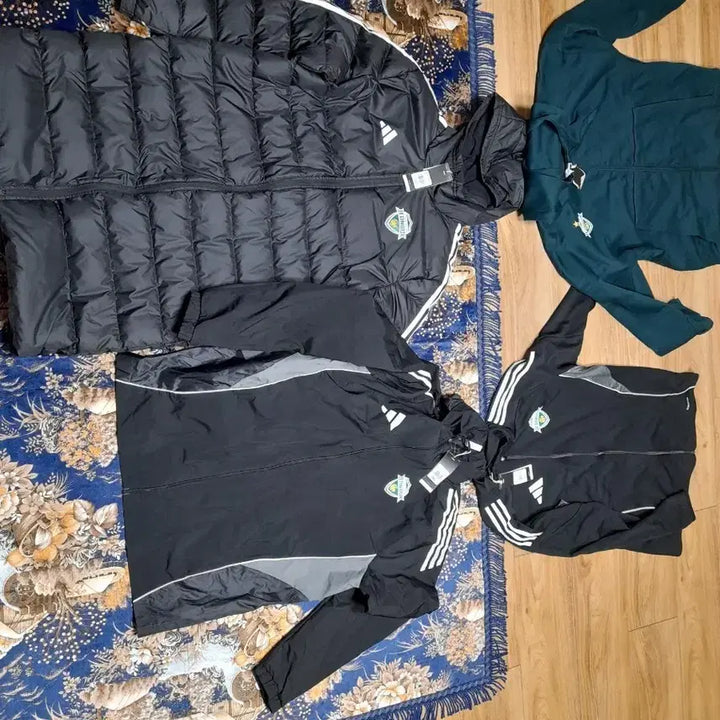 [BUNJANG] Jeonbuk Hyundai Adidas Long Padding, Windbreaker, and Uniform Bundle Set / 오늘까지만일괄판매가격:전북현대롱패딩/바람막이/유니폼등등