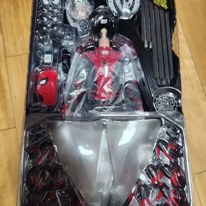 [BUNJANG] Hot Toys Spider-Man Far From Home Upgraded Suit Figure / 핫토이 업그레이드 슈트 스파이더맨 파프롬홈 피규어