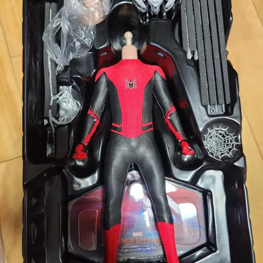 [BUNJANG] Hot Toys Spider-Man Far From Home Upgraded Suit Figure / 핫토이 업그레이드 슈트 스파이더맨 파프롬홈 피규어