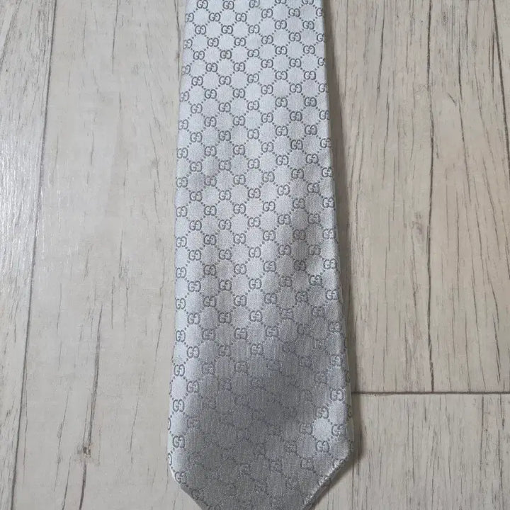 [BUNJANG] Gucci GG Pattern Silver Silk Tie / 구찌 GG 패턴 실버 넥타이