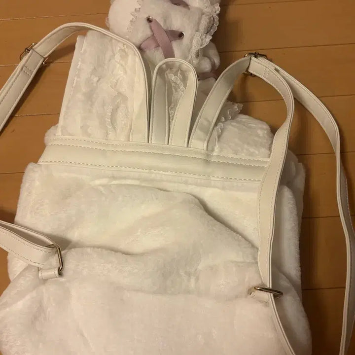 [BUNJANG] NoeMii White Fur Backpack - Japanese Vintage Hime Gyaru / 노에미 화이트 퍼 백팩 가방 일본 빈티지 히메갸루 양산형 로리타 달천깔