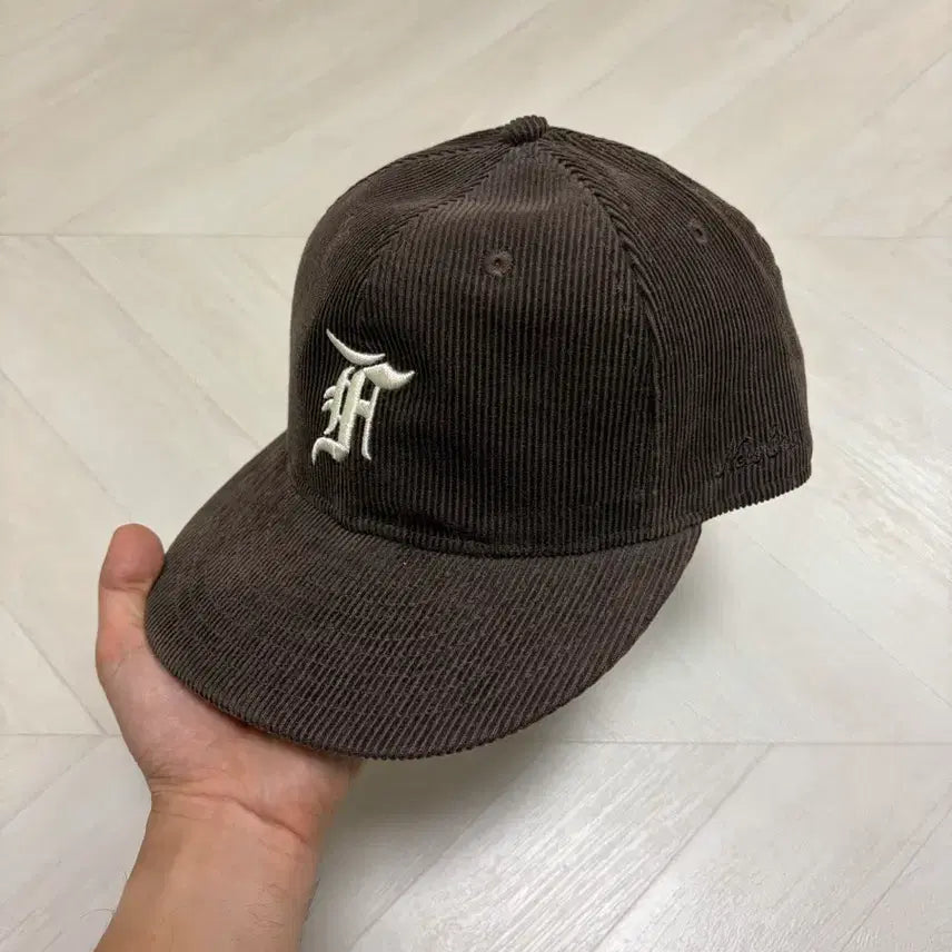 [BUNJANG] New Era x Fear of God Corduroy Size Cap (7 1/8) / 뉴에라x피어오브갓 코듀로이 사이즈캡(7 1/8, 56.8cm)