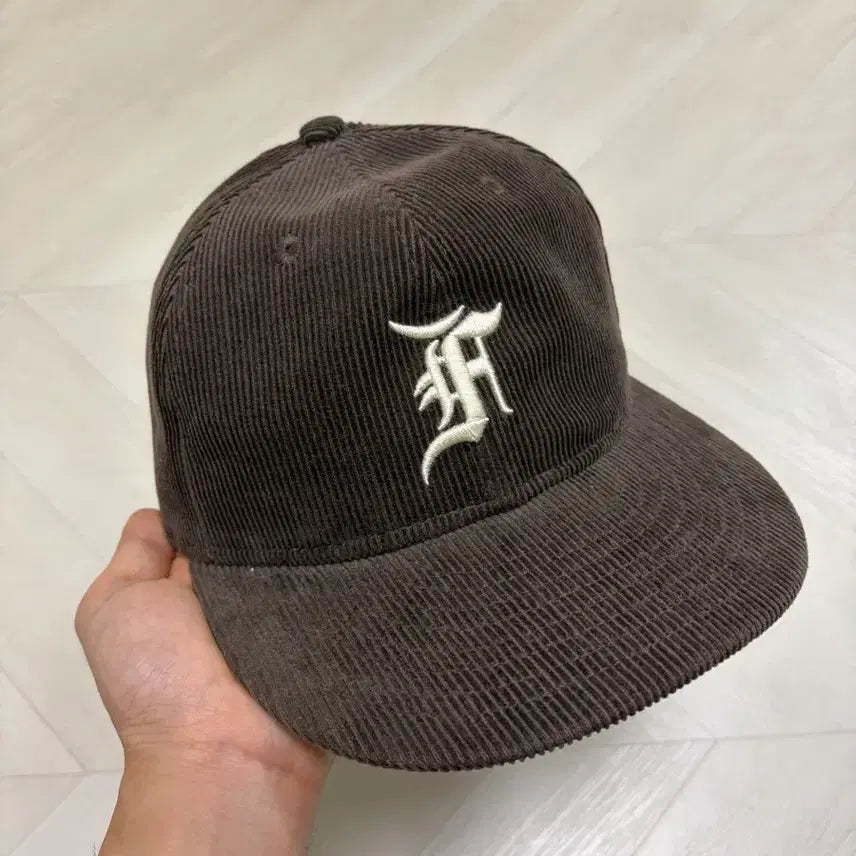 [BUNJANG] New Era x Fear of God Corduroy Size Cap (7 1/8) / 뉴에라x피어오브갓 코듀로이 사이즈캡(7 1/8, 56.8cm)