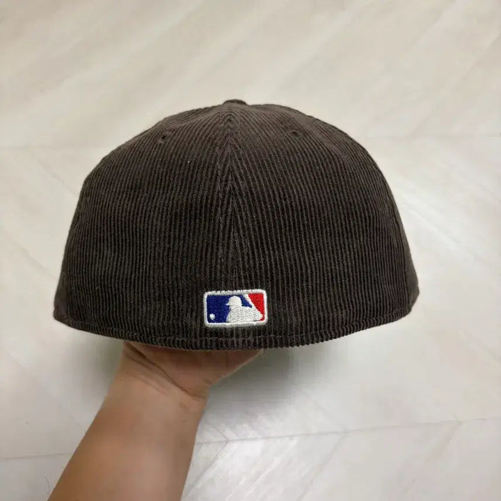 [BUNJANG] New Era x Fear of God Corduroy Size Cap (7 1/8) / 뉴에라x피어오브갓 코듀로이 사이즈캡(7 1/8, 56.8cm)