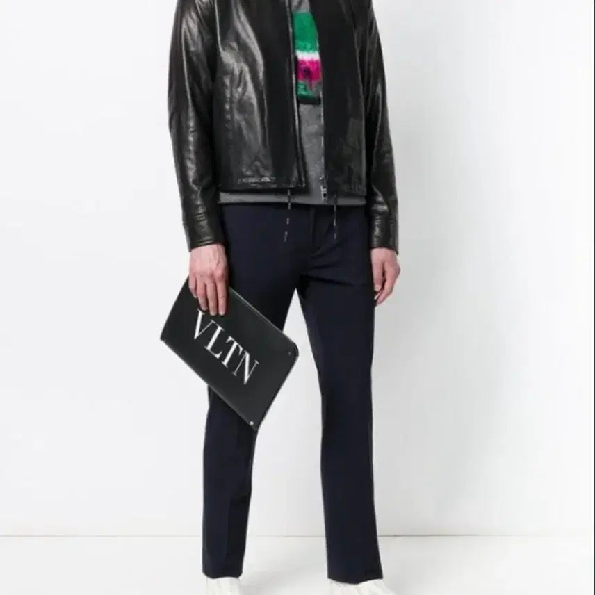 [BUNJANG] Valentino Black Calfskin VLTN Document Clutch / s급) 발렌티노 블랙 카프스킨 VLTN 도큐먼트 클러치