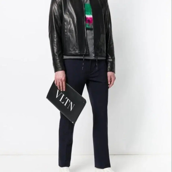 [BUNJANG] Valentino Black Calfskin VLTN Document Clutch / s급) 발렌티노 블랙 카프스킨 VLTN 도큐먼트 클러치