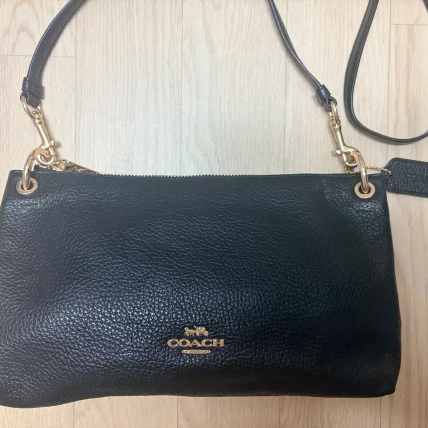 [BUNJANG] Coach Black Leather Crossbody Bag / 코치 블랙 가죽 크로스백