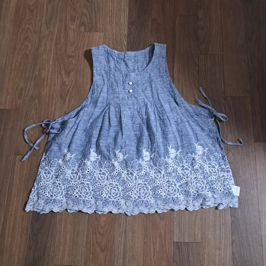 [SOLD OUT] 린넨 자수 옆트임 조끼