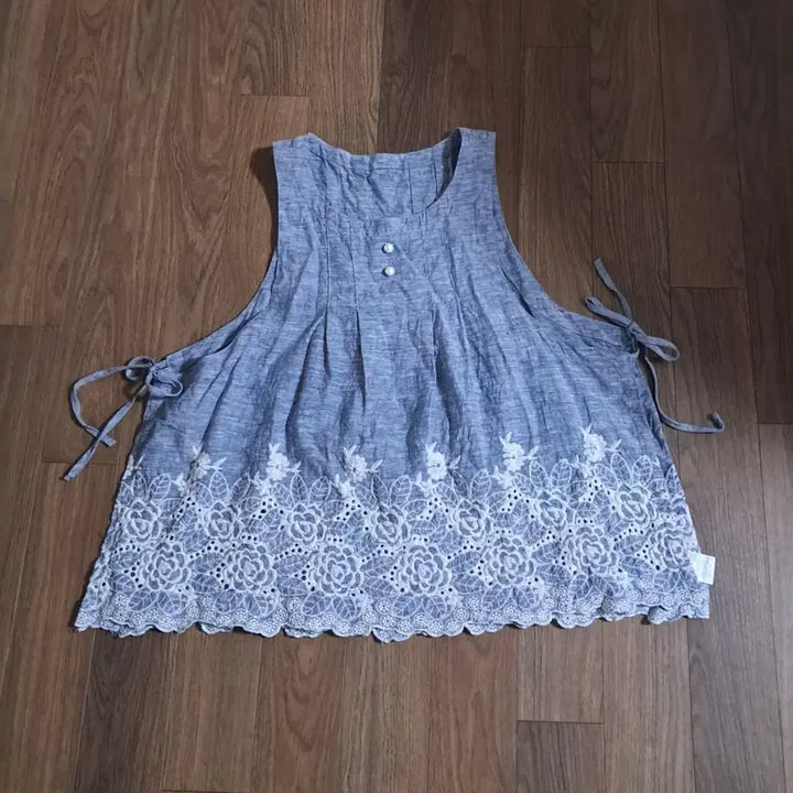 [SOLD OUT] 린넨 자수 옆트임 조끼
