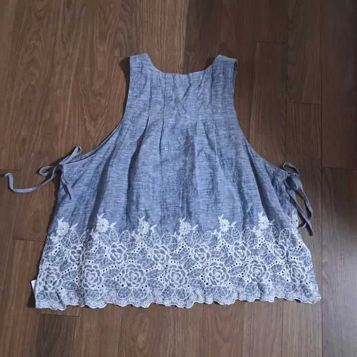 [SOLD OUT] 린넨 자수 옆트임 조끼