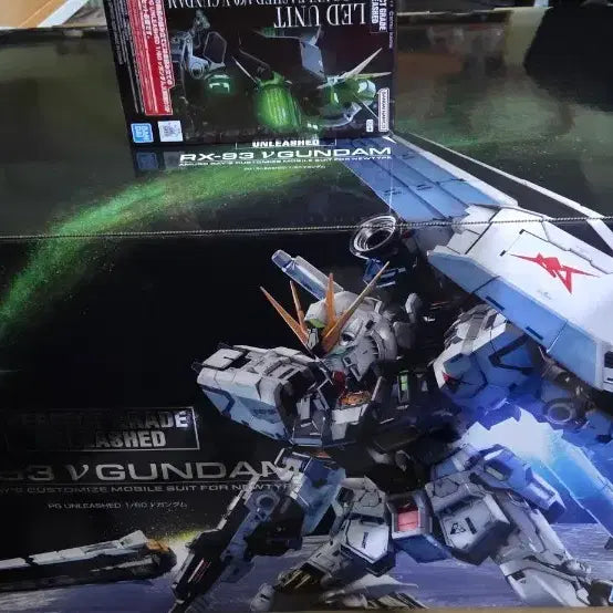 [BUNJANG] Bandai Perfect Grade Unleashed RX-93 Nu Gundam Model Kit / PG 언리쉬드 뉴건담