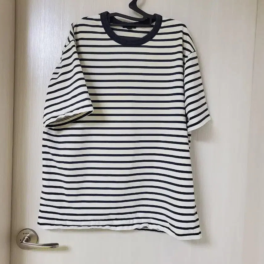 [BUNJANG] COS Striped Short Sleeve T-Shirt Navy/White / 코스 스트라이프  반팔티 네이비/화이트